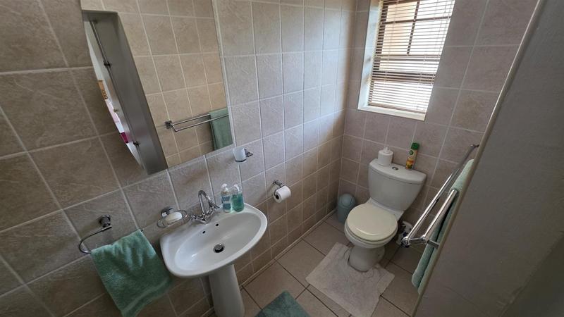 3 Bedroom Property for Sale in Fraaiuitsig Western Cape